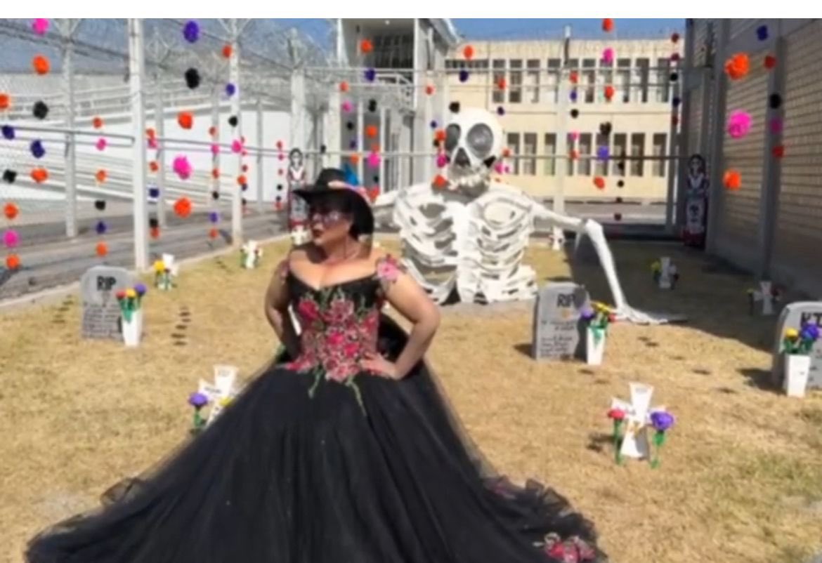 pazgobgente's tweet image. 🙋🏻‍♀️🙋🏽‍♂️ Dirección General del Sistema Penitenciario (#DGSP) Ceprereso Valle de Santiago
🌺🕯️ Altar de muertos: Flores tras los muros, almas que no se olviden

📞Reporte 089 | Emergencias 9-1-1

#CONFIA #GuanajuatoenPaz