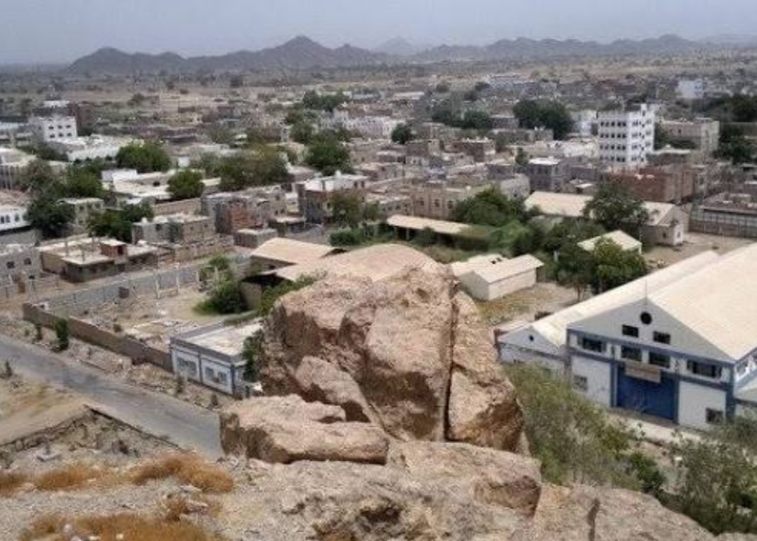 أُصيب شخص بجروح وُصفت بالمتوسطة، مساء اليوم، في مديرية #خنفر بمحافظة #أبين، إثر استهدافه من قبل مسلحين مجهولين كانوا على متن دراجة نارية.
وان المسلحين أطلقوا النار على الضحية قبل أن يلوذوا بالفرار إلى جهة غير معلومة.

 #الجنوب_بحاجة_لقيادات_مخلصه