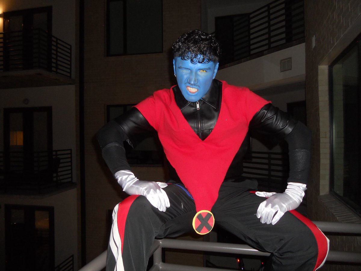 rawhmann's tweet image. night crawling 👻