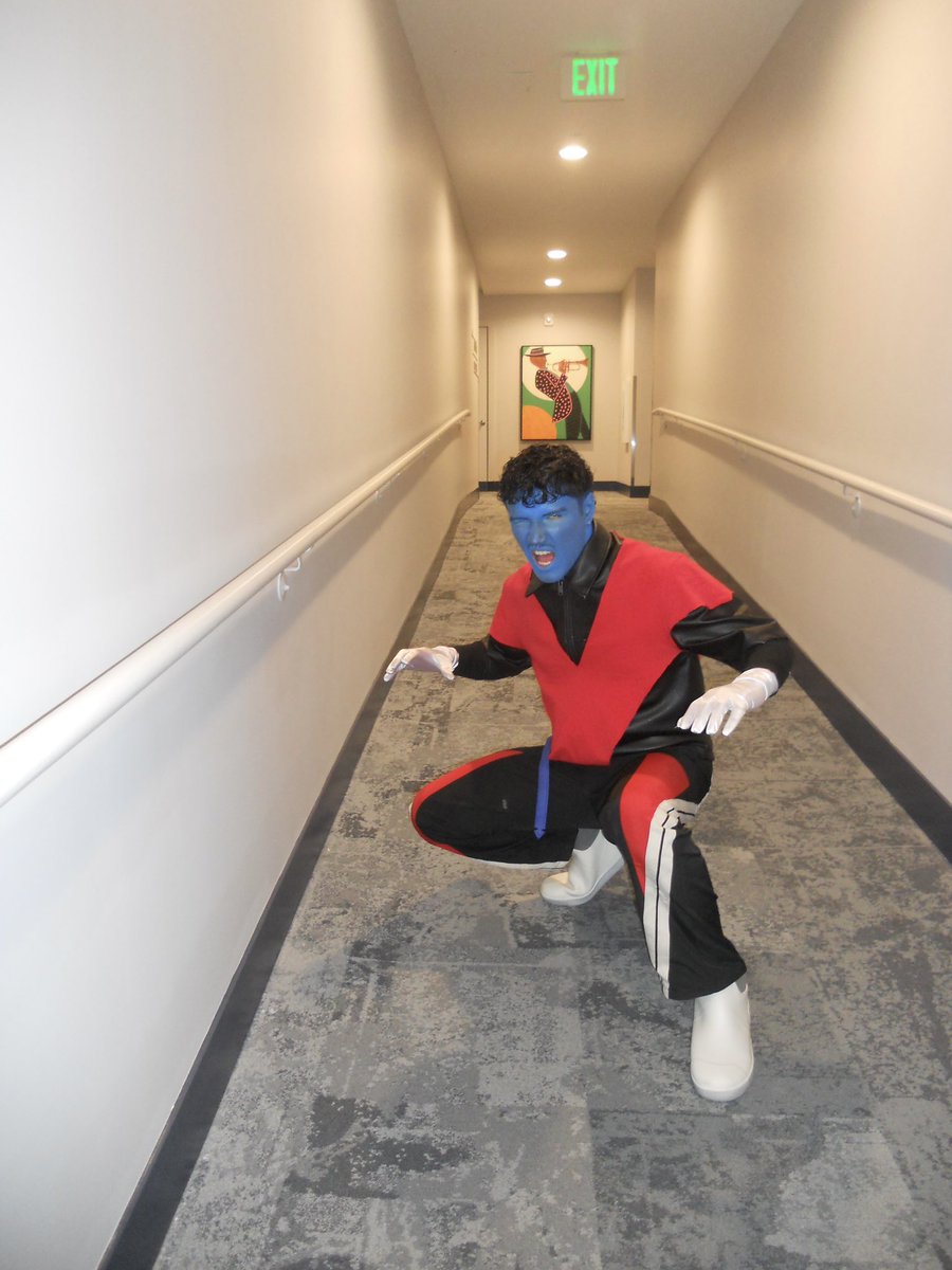 rawhmann's tweet image. night crawling 👻