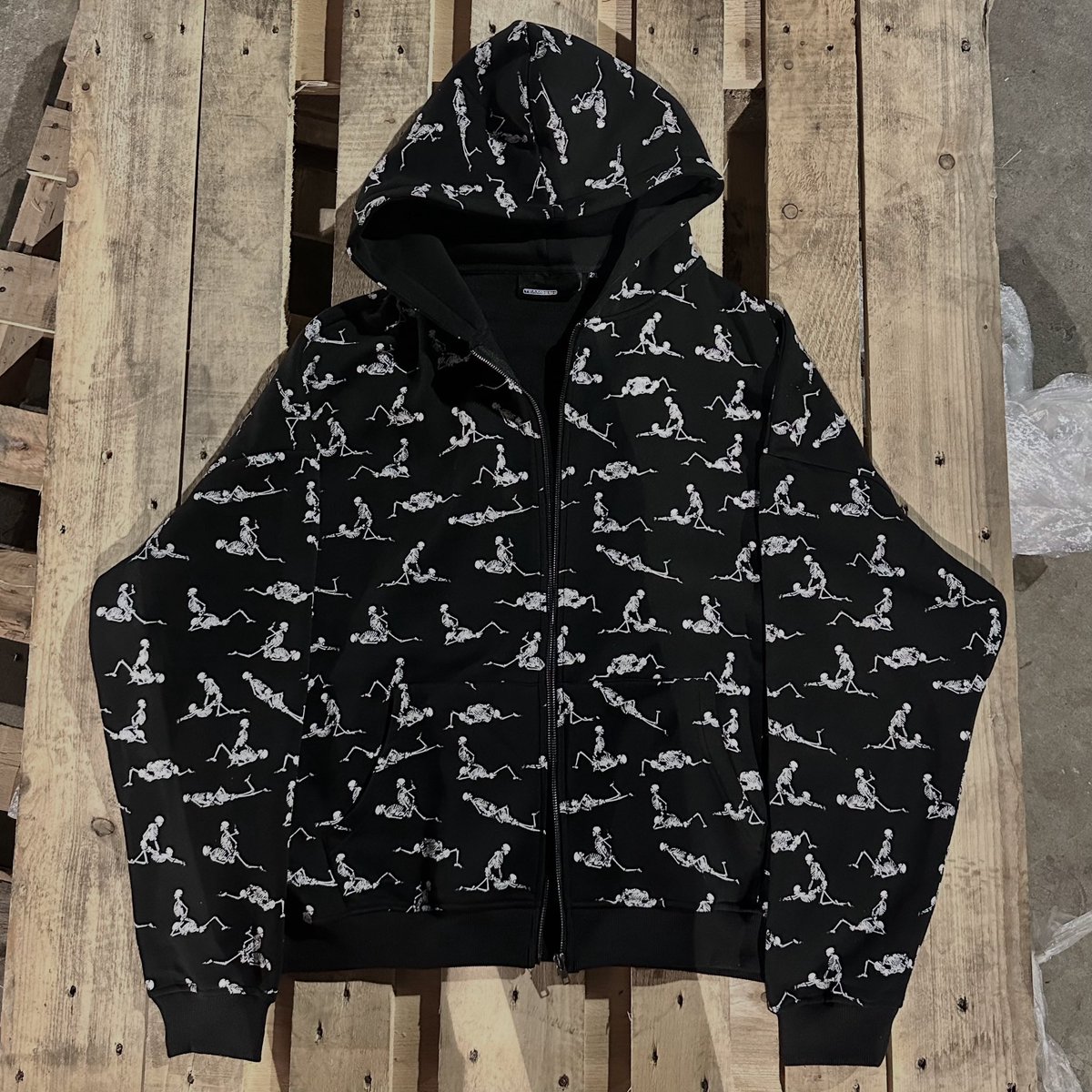 TEAMSESHMERCH tweet media