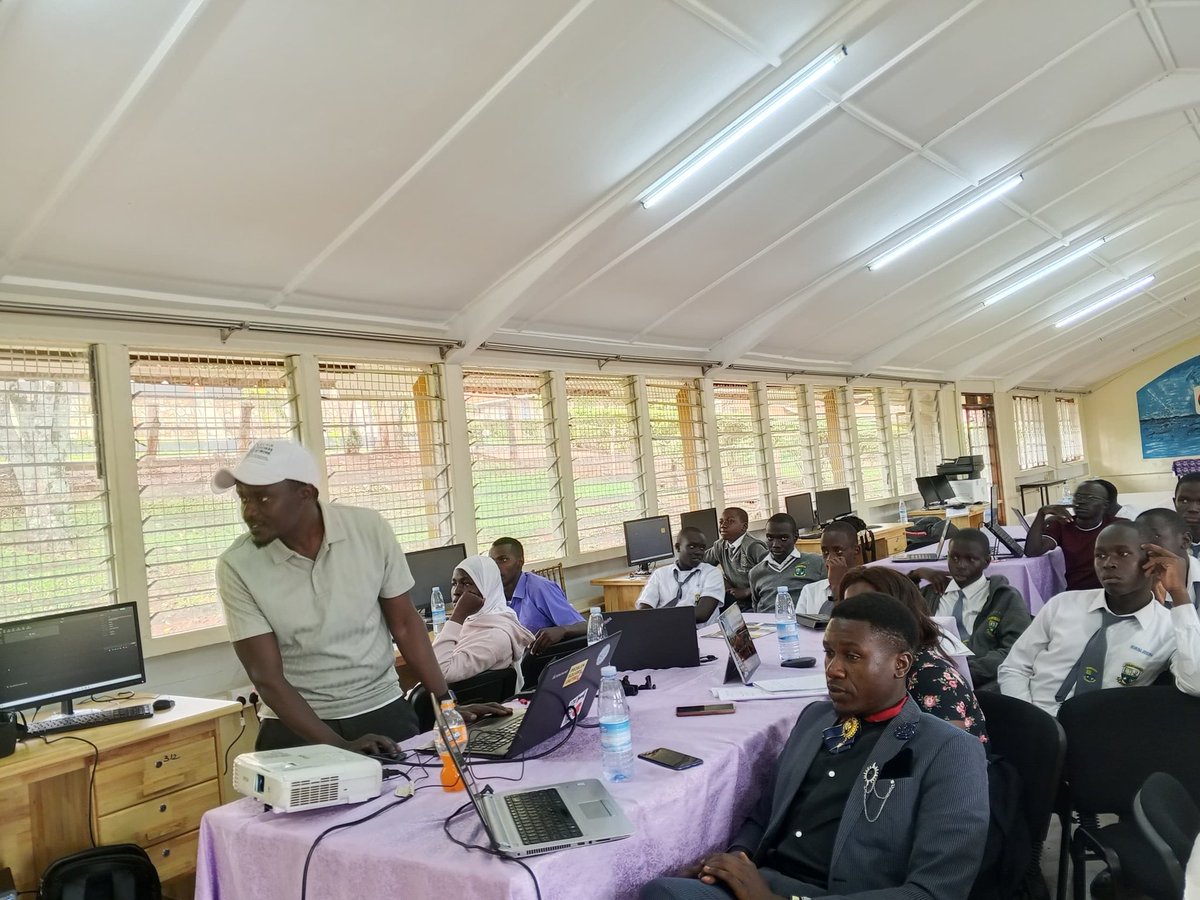 EduTechTrsNet's tweet image. Learners exploring MIT App Inventor earlier today during the STEAM clubs mentorship session by the EduTech Teachers Network (ETN). Great thanks to Nile Spark Innovation Hub for hosting us!