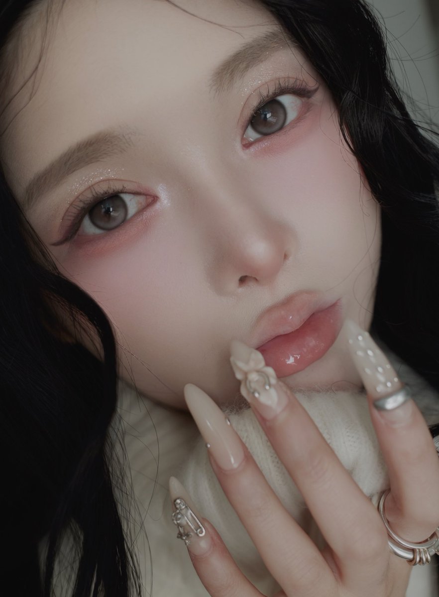 ダーリッチの齊藤早紀着用　City Breeze ニーハイソックス 齊藤 早紀 (@saki__saito) / Posts / X