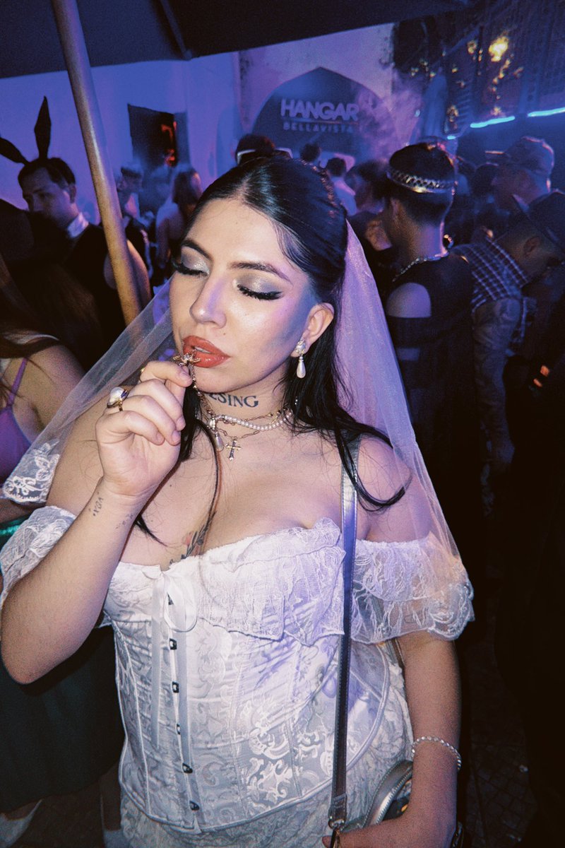 AmarantaBlaze's tweet photo. Happy Halloween. 🎃 Remember, you can never marry me 🐽 Did any of you put on your pig costume? 🐖 https://t.co/H6mOrnbFzl