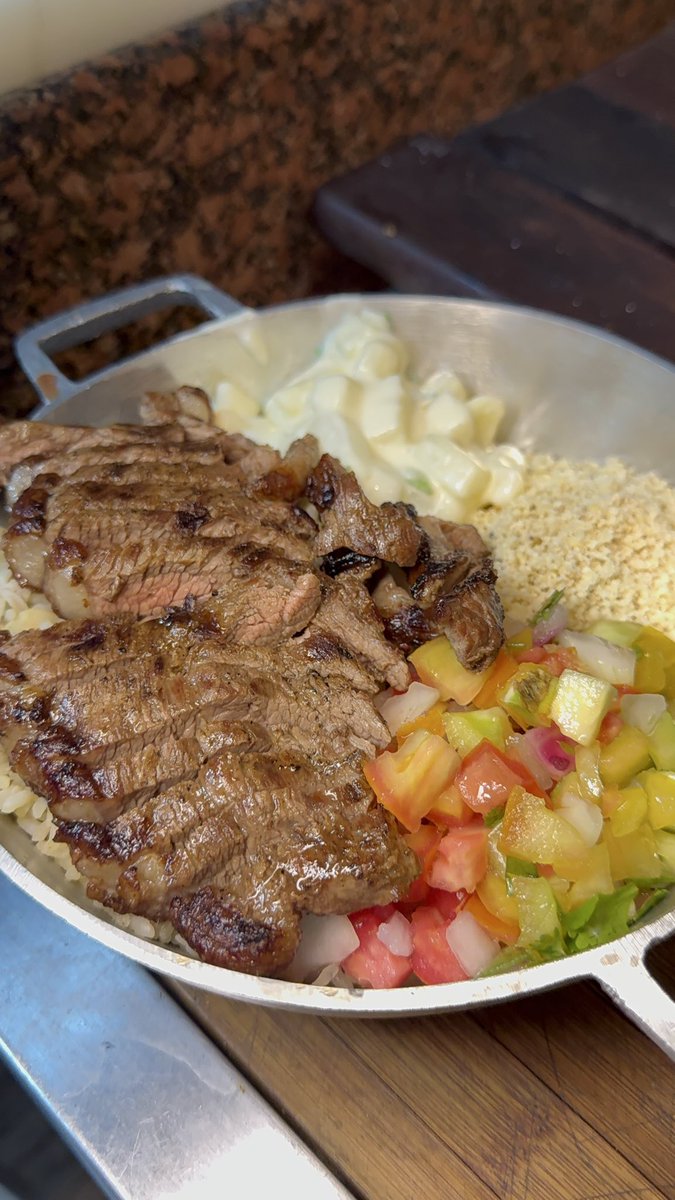 Liacarvalho_'s tweet photo. Me ajudem a engajar meu negócio!!! 🫰✨💞
Esse é o Seu Churras, o melhor churrasquinho da ilha! Fica no São Francisco e tudo é no precinho! Sanduíches a partir de 29,90 e churrasquinho a partir de 24,90! Ah, e a melhor maionese de batata que vocês vão provar! RT da amizade 🫶 https://t.co/5iirWGjxsy