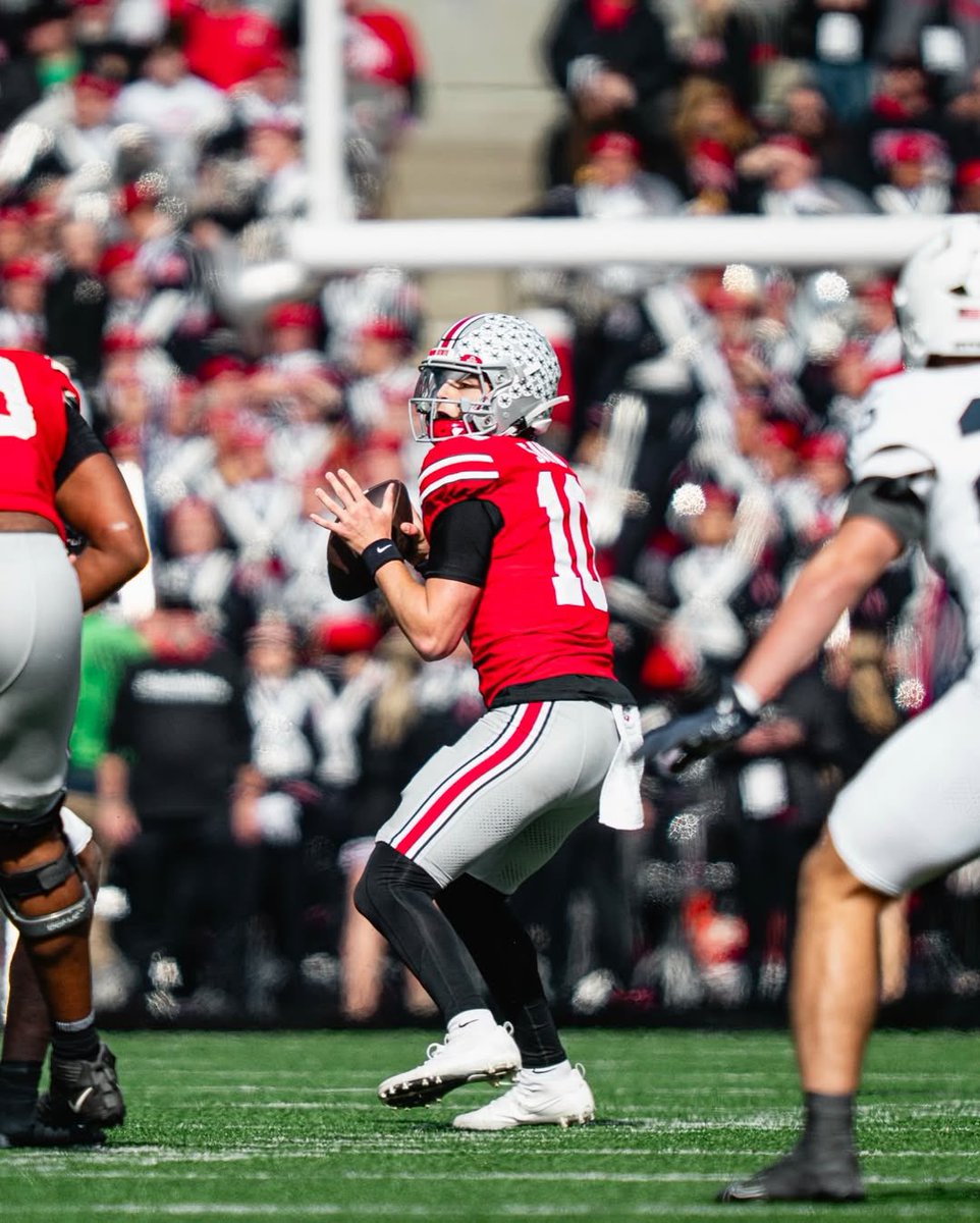 swishxvibes's tweet image. Julian Sayin today: 
- 20/23 
- 316 Yards 
- 4 TDs 
H.E.I.S.M.A.N