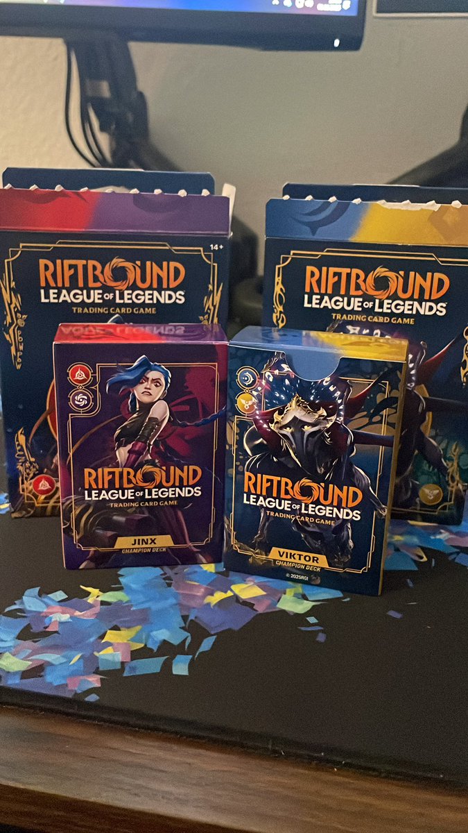 Habe jetzt mal das neue <a href="/playriftbound/">Riftbound</a> ausprobiert. Und ich liebe die battlefield Regel. Was wirklich das Game auf einer guten Länge zieht. Gefällt mir.