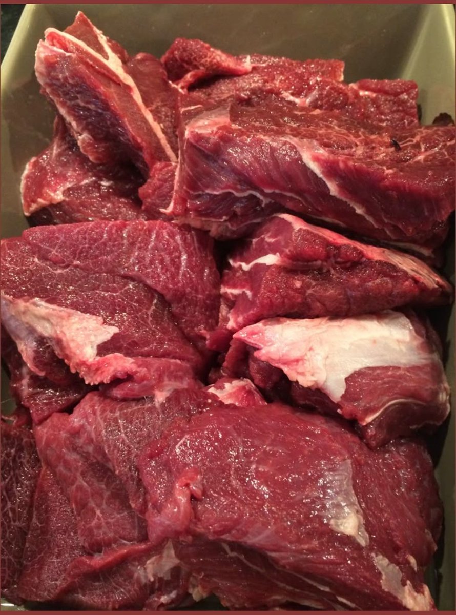 World_Trade_Afr's tweet photo. Aksil Chez Tonton Guinar !
On te livre la vraie viande fraîche, directe de la ferme à ton assiette

Poulet frais – 2.100 F le kilo
Veau tendre – 3.600 F le kilo
Bœuf, mouton… tout !

💨 Abattu, préparé et livré le jour même.  Livraison partout à Dakar 
Kou niam dey niamate! 😎 https://t.co/qFF5osyCoI