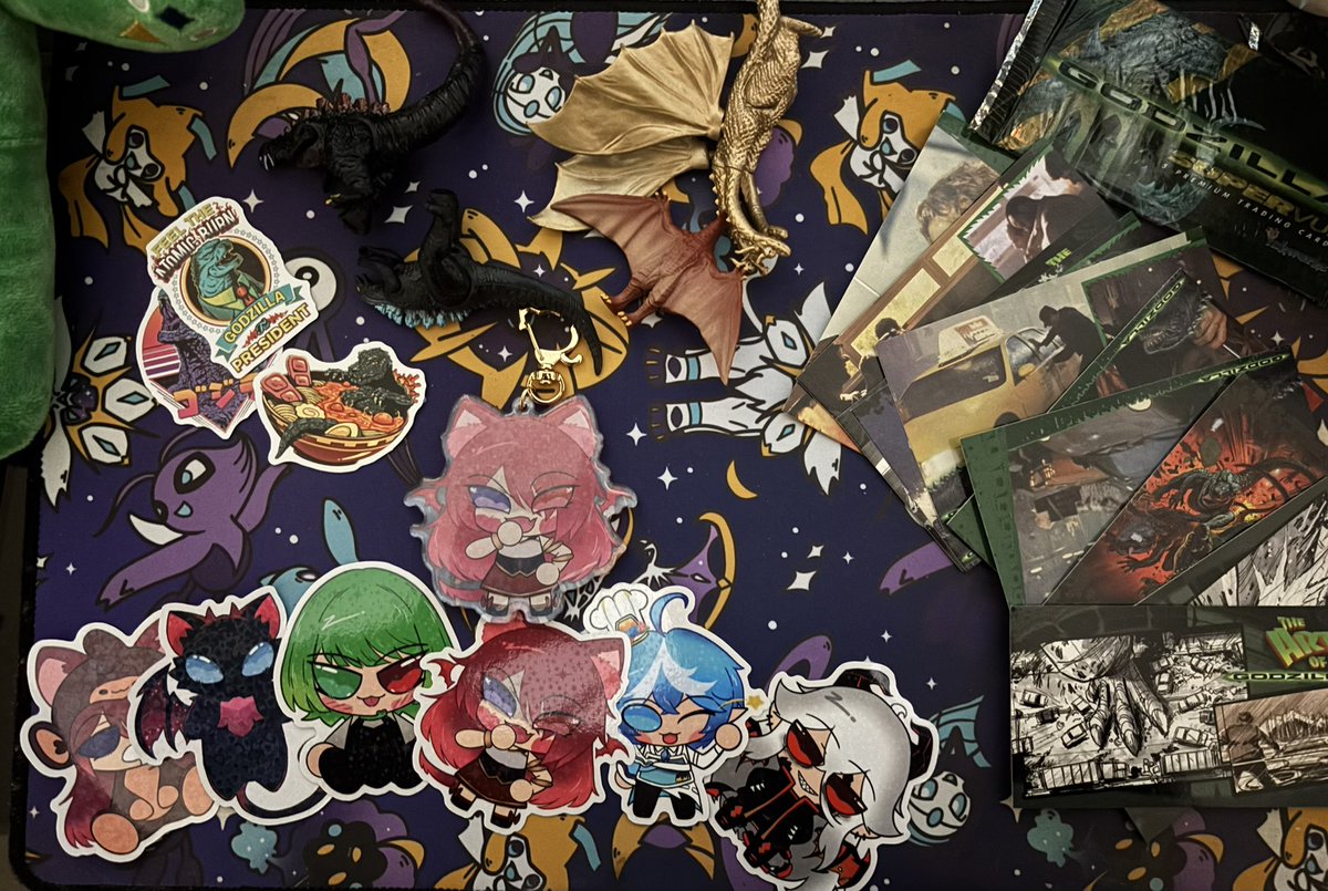 Ray_zyro's tweet image. Ty ty for the late bday gift @RosieSharpthorn @ADNtai 💚