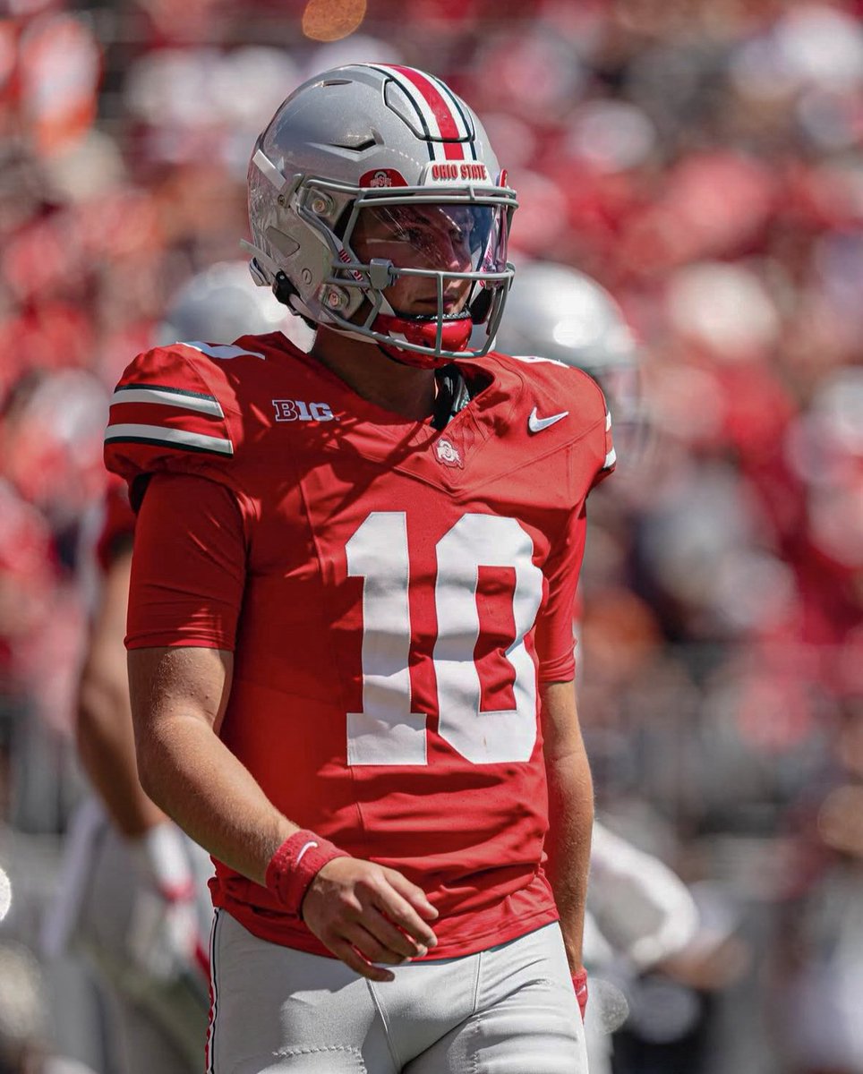 Julian Sayin threw more TD passes (4) today than incompletions (3)