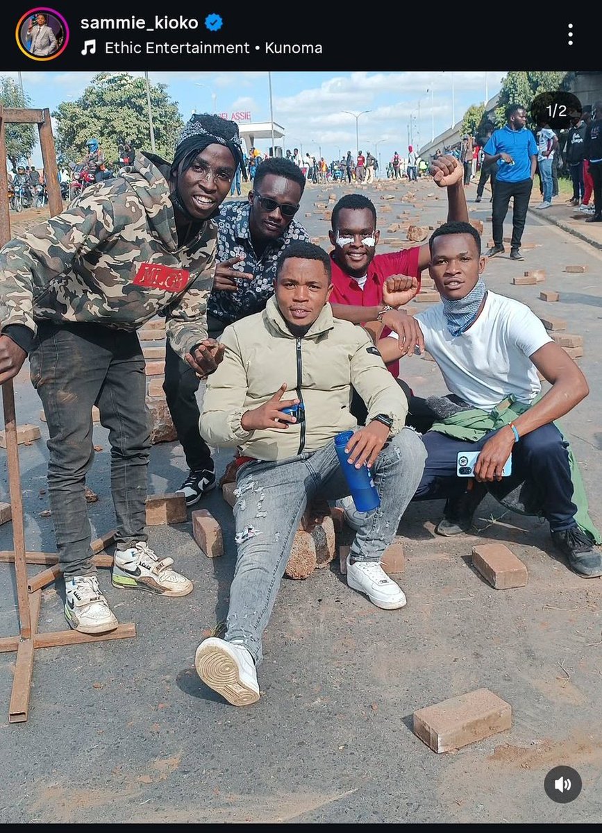 PaulMabosh's tweet photo. @Kimuzi_ Wewe uko na agenda tu zako .fo through his Ig ndio utaona how he showed up.

Wewe kelele ilikua online yeye alikua  ground.
Kama risasi ingepigwa side yake age agekuwa marehemu sahizi na wewe bado mdomo unarusha online. https://t.co/wr7QUtLC4j