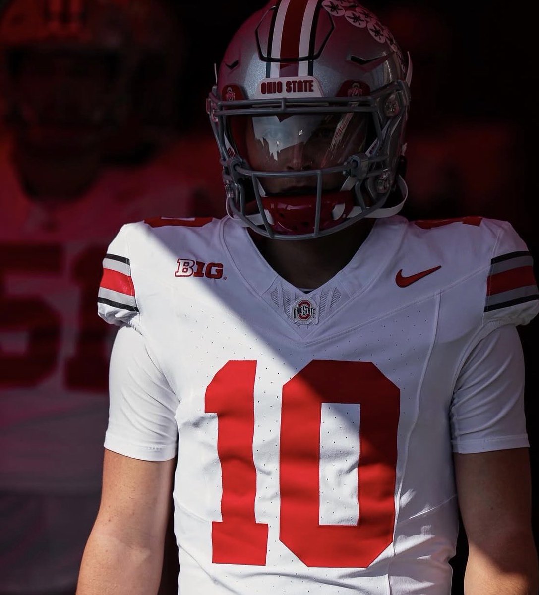 CFBReport's tweet image. Julian Sayin today.

20-23
316 Passing yards
4 Passing tds 
0 INTs

The Heisman race is heating up 👀