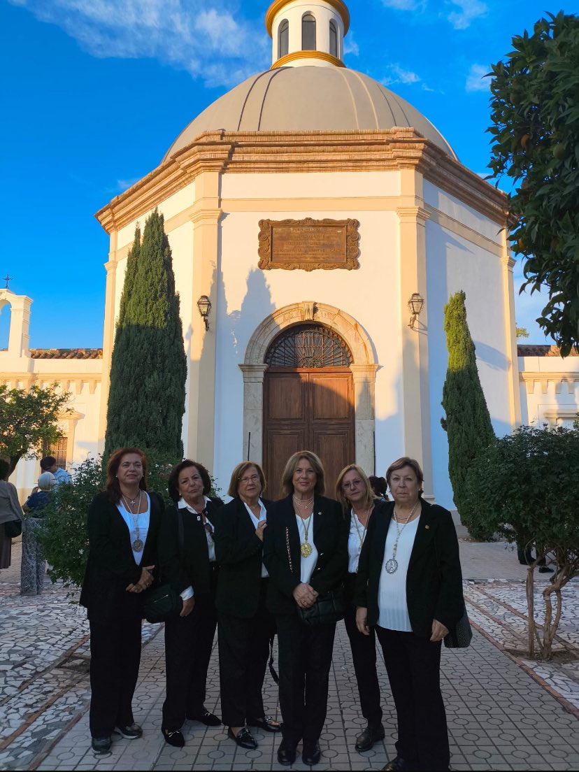 Hemos participado en el ejercicio de las cinco llagas y procesión del Santísimo Cristo de los Afligidos en el Cementerio Histórico San Miguel💛🤍