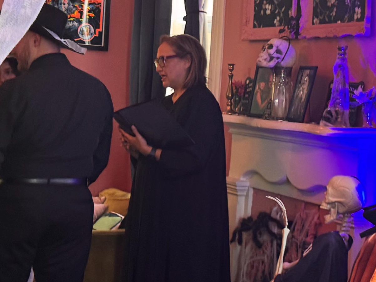 escobarforjudge's tweet image. 🎃💍 One of the unexpected joys of being a judge is getting to officiate weddings! I had the privilege of being part of a beautiful Halloween wedding — full of love, laughter, and a little spooky magic. 👻 #JudgeLife #HalloweenWedding #LoveAndLaw #SpookySeason #MarriageMagic