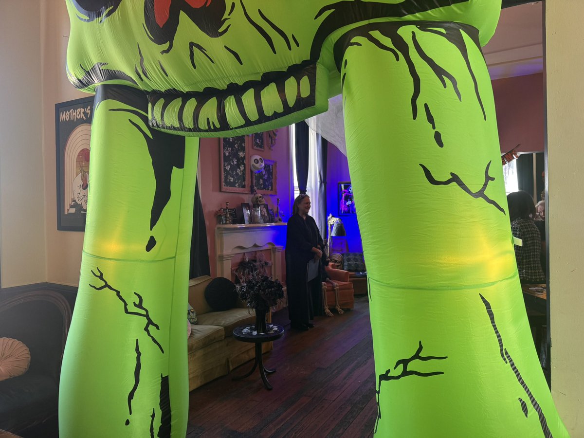 escobarforjudge's tweet image. 🎃💍 One of the unexpected joys of being a judge is getting to officiate weddings! I had the privilege of being part of a beautiful Halloween wedding — full of love, laughter, and a little spooky magic. 👻 #JudgeLife #HalloweenWedding #LoveAndLaw #SpookySeason #MarriageMagic