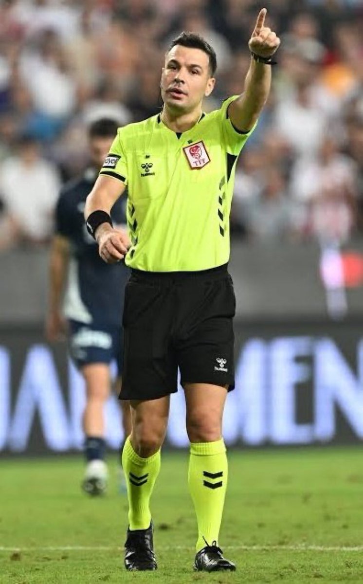 🟨 Fenerbahçe son maçında 10 faul yaptı 5 sarı kart gördü.

❌ Galatasaray,  12 faul yaptı ve kart görmedi. 

#KartŞikesi YAPILIYOR <a href="/TFF_Org/">TFF</a> !