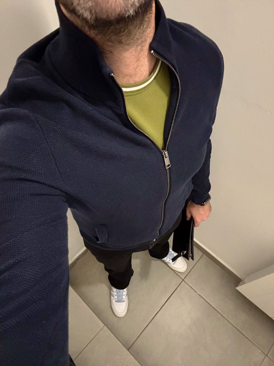 Μη με βλέπετε έτσι, από μέσα είμαι κουρέλι.