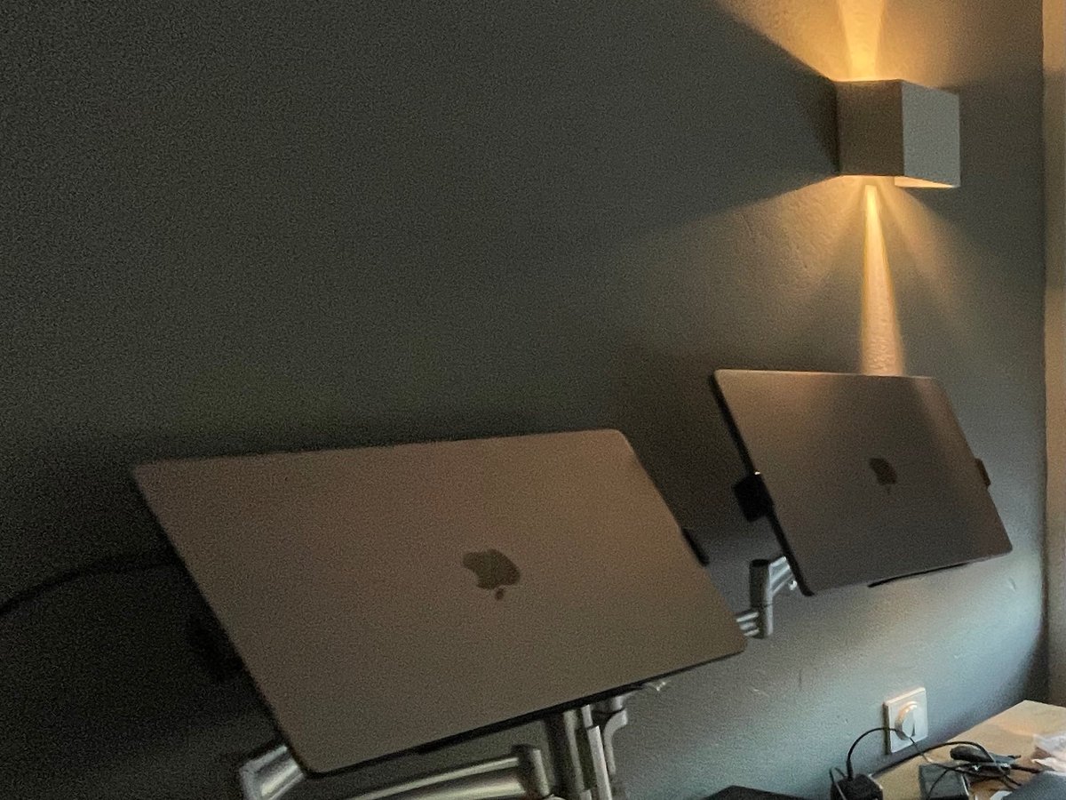 sillkongen's tweet photo. This is awesome. 

I was thinking towards this but ended down a different path with a vesa mount adapter for my monitor arm(s). Two MBP 16" fit nicely. https://t.co/bX6Rnmm2Tw
