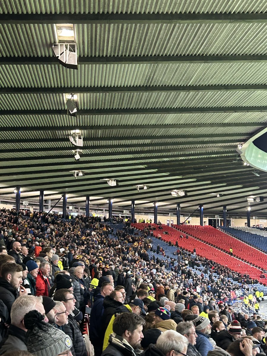 bawarmy's tweet photo. Is there a fire drill in the Motherwell end? https://t.co/XGJFNKr1Y6
