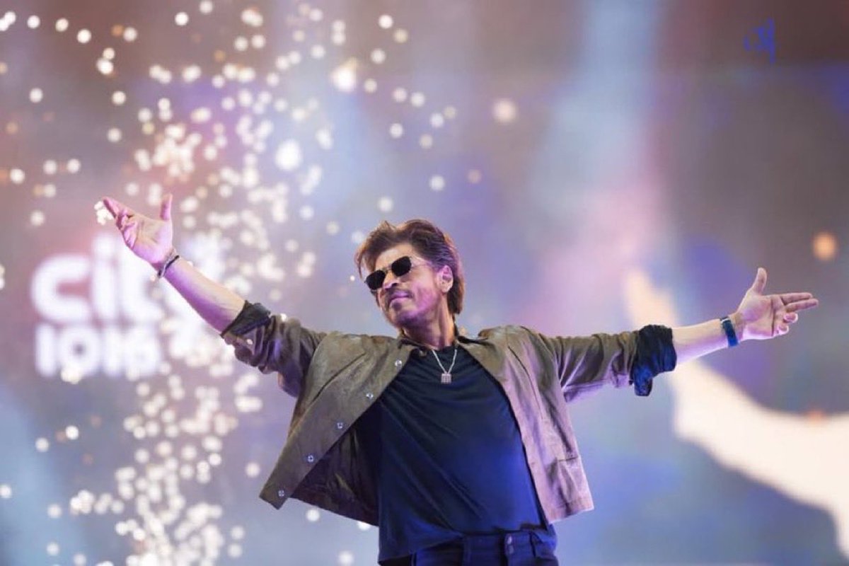 84eshutripathi's tweet photo. The man. The myth. The magic. The #KING 👑 

#HappyBirthdayShahRukhKhan ,  forever ruling hearts across the globe ✅ https://t.co/XgRhsToQCi