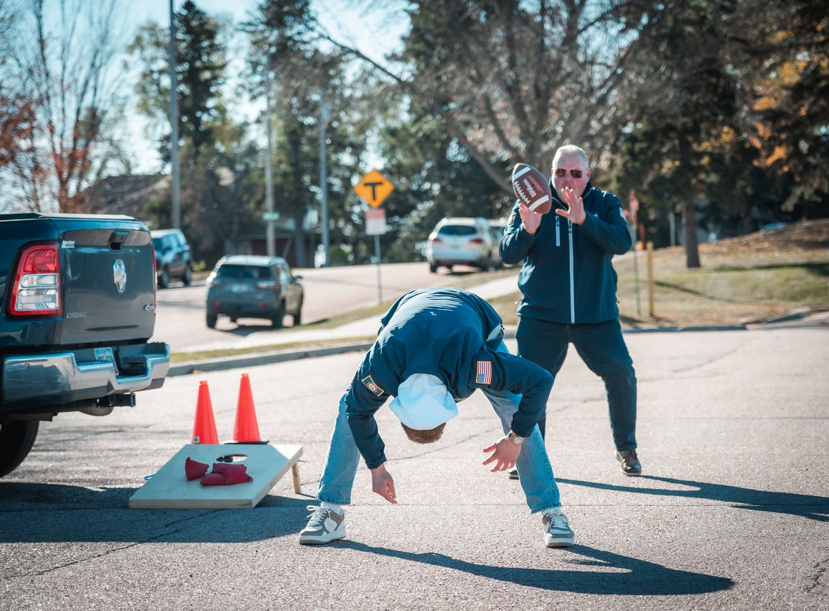 TobyForSD's tweet image. Cool weather, college football and great patriots. Thank you Augustana for welcoming our Northern State crew down for the big game.