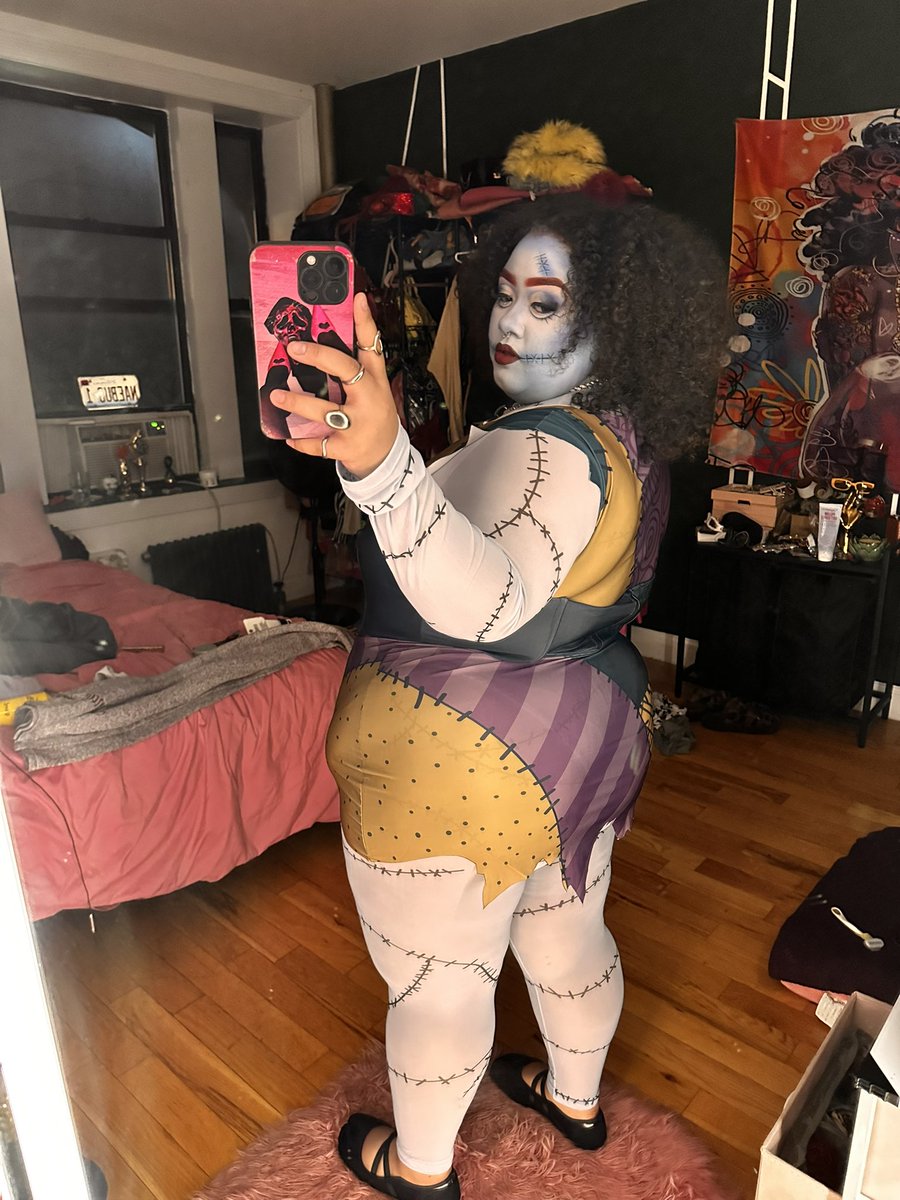 Yo_nae1's tweet photo. Jack wanted a dream girl… but got a nightmare in heels 😘🖤🎃

HAPPY SPOOKY COOCHIE DAY👻

 #sally #nightmare #nightmarebeforechristmas #halloween #happyhalloween #spooky https://t.co/vTZpRwR6kI