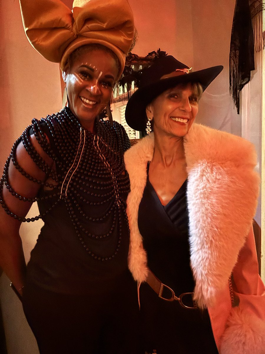 gaylabentley's tweet image. For a Halloween party in Aiken South Carolina, I pulled straight from my own wardrobe and added a little sparkle. 💋

#GaylaBentleyStyle #FashionsStepsister #AikenSC #RhinestoneCowgirl #StyleThatTeaches #FashionThatInspires