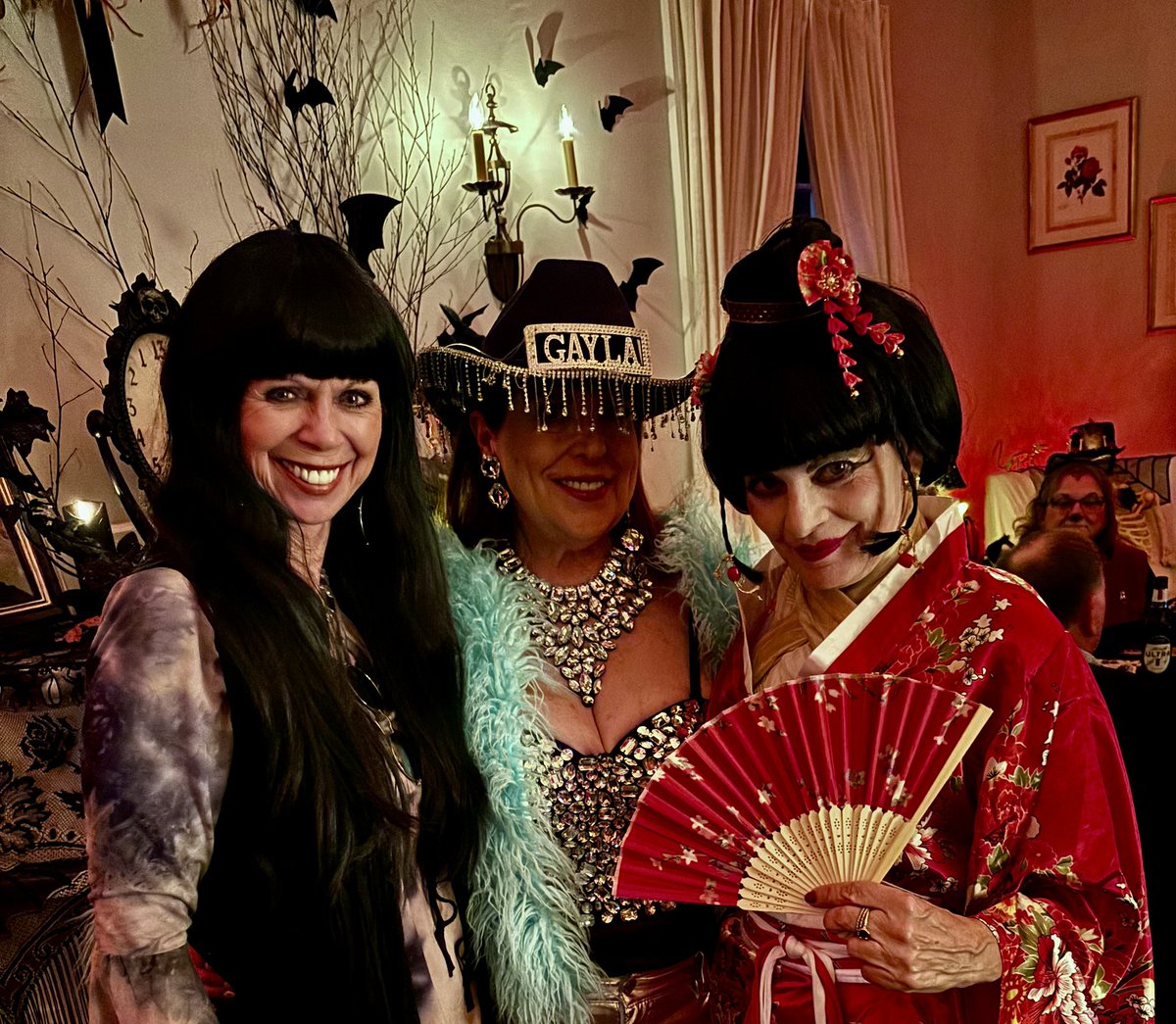 gaylabentley's tweet image. For a Halloween party in Aiken South Carolina, I pulled straight from my own wardrobe and added a little sparkle. 💋

#GaylaBentleyStyle #FashionsStepsister #AikenSC #RhinestoneCowgirl #StyleThatTeaches #FashionThatInspires