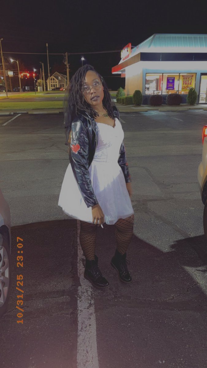 donjjminajj92's tweet image. Beez in the trap challenge! Chucky and Tiffany has entered the mf chat 🤌🏽❤️ 
#beezinthetrapchallenge @NICKIMINAJ #barbz #chuckyxTiffany #brideofchucky #Halloween2025 @JenniferTilly 🖤