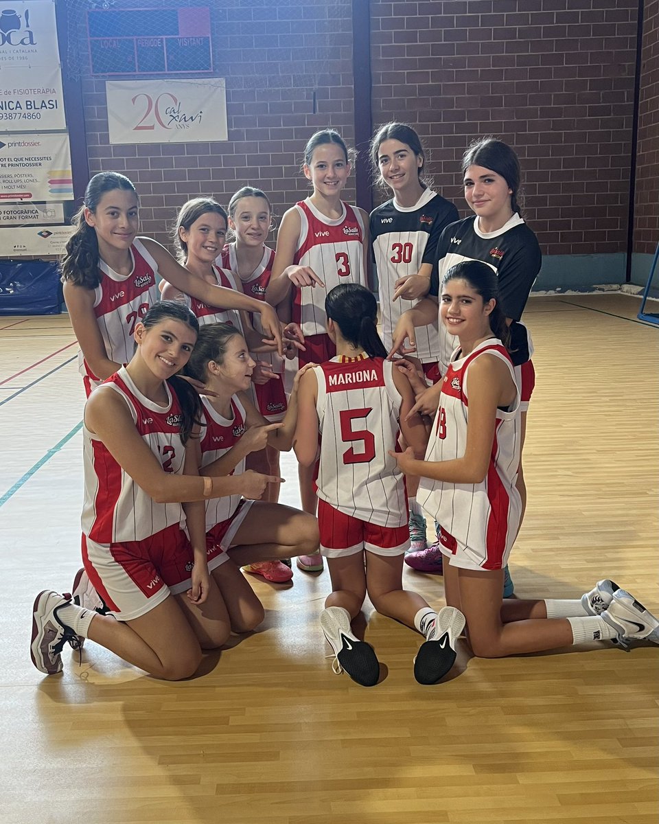La cinquenaaaa! 👋🏻

L’Infantil Femení 1 tenia ganes de tornar a jugar a casa i s’emporta una victòria clara contra el Nayox Força Lleida 🏀

Gran treball en equip, noies!

#SomSalle