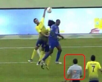 اللي مستغرب انه حسب بلنتي من وحي الخيال ترا هو نفسه الحكم باللقطه ذي فلا تستغرب 😂😂 

#النصر_الفيحاء