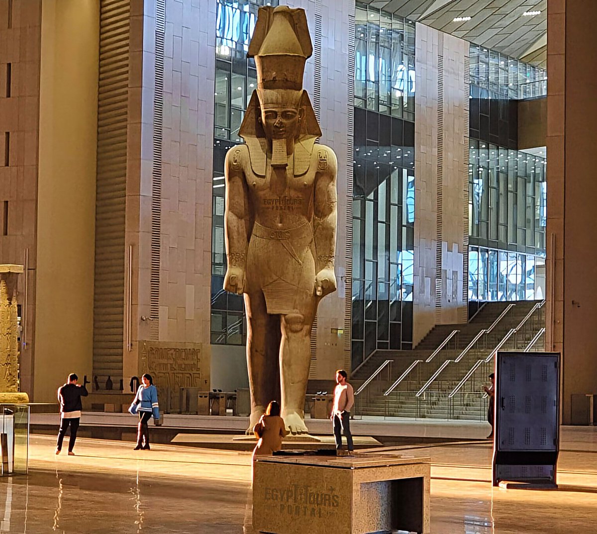 EidH's tweet photo. بال
 look الفرعوني
اطالب بعمل يوم قومي للاحتفال بمصر القديمة ويكون اللبس فيه من مصر القديمة(فرعوني يعني مش من منطقة مصر القديمة) 
عشان نزود احساسنا باصلنا المصري القديم وبالمرة ياريت لو يمون في مشروع لإحياء اللغة الهبروغليفية 
#المتحف_المصري_الكبير https://t.co/t5cMb11POJ
