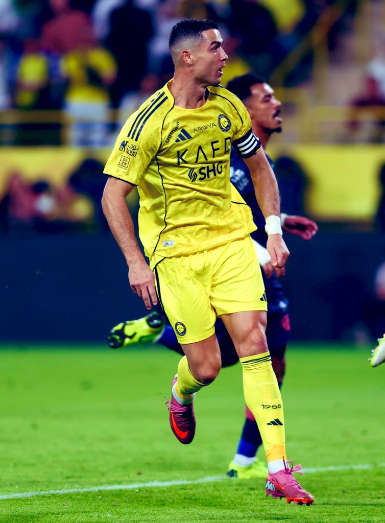 صدارة عالمية مستمرة 
ألف مبروك للنصر وجماهيره
مباراة صعبة وثلاث نقاط مهمه
حكم المباراة وغرفة الفار في سبات عميق وضربتي جزاء لم تحسب لمسة اليد في الشوط الأول وإعاقة كومان في الشوط الثاني ..
الحمد لله على الفوز 
.
عاشت أيامك يانصر 💛💙✌🏼
#النصر_الفيحاء