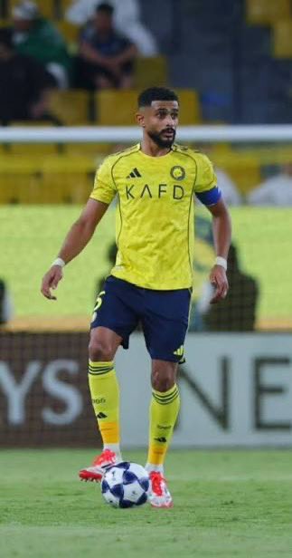 #النصر_الفيحاء شكرا  للصخرة عبدالاله العمري الذي طالب بحقه وحق النصر إشكروه ياجمهور النصر هو يستحق لأنه هو السبب في أغلى ثلاث نقاط في الدوري بعد أن رفض الهريش الحاقد الذهاب للفار ،، العدل ينتصر على الهويش!