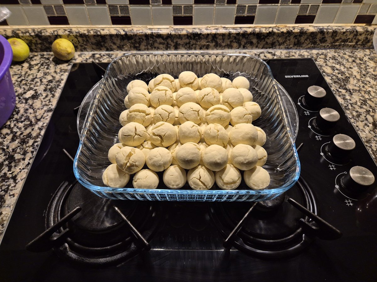 Elime yüzüme bulaşınca hayat mutfağa girerim hep sallanarak