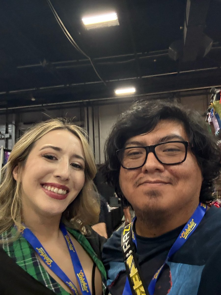 WickedJMan21's tweet photo. This past weekend I got to meet the amazing lovely gorgeous @sweetsophiax !!! Thanks so much for making the weekend amazing !! https://t.co/JKGAiTzMLq