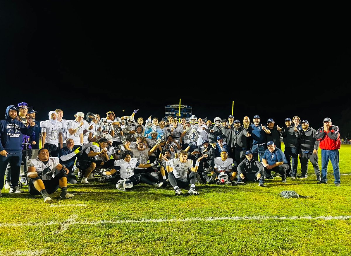 DominateDaLine's tweet photo. Last night was a battle on the road for the Golden Empire League title, and we were victorious. 3 sophomores on the interior offensive line along with our experienced seniors at the tackle position. 

The future is bright at Casa Roble! 
#DominatetheLine https://t.co/bMPnktjRXG