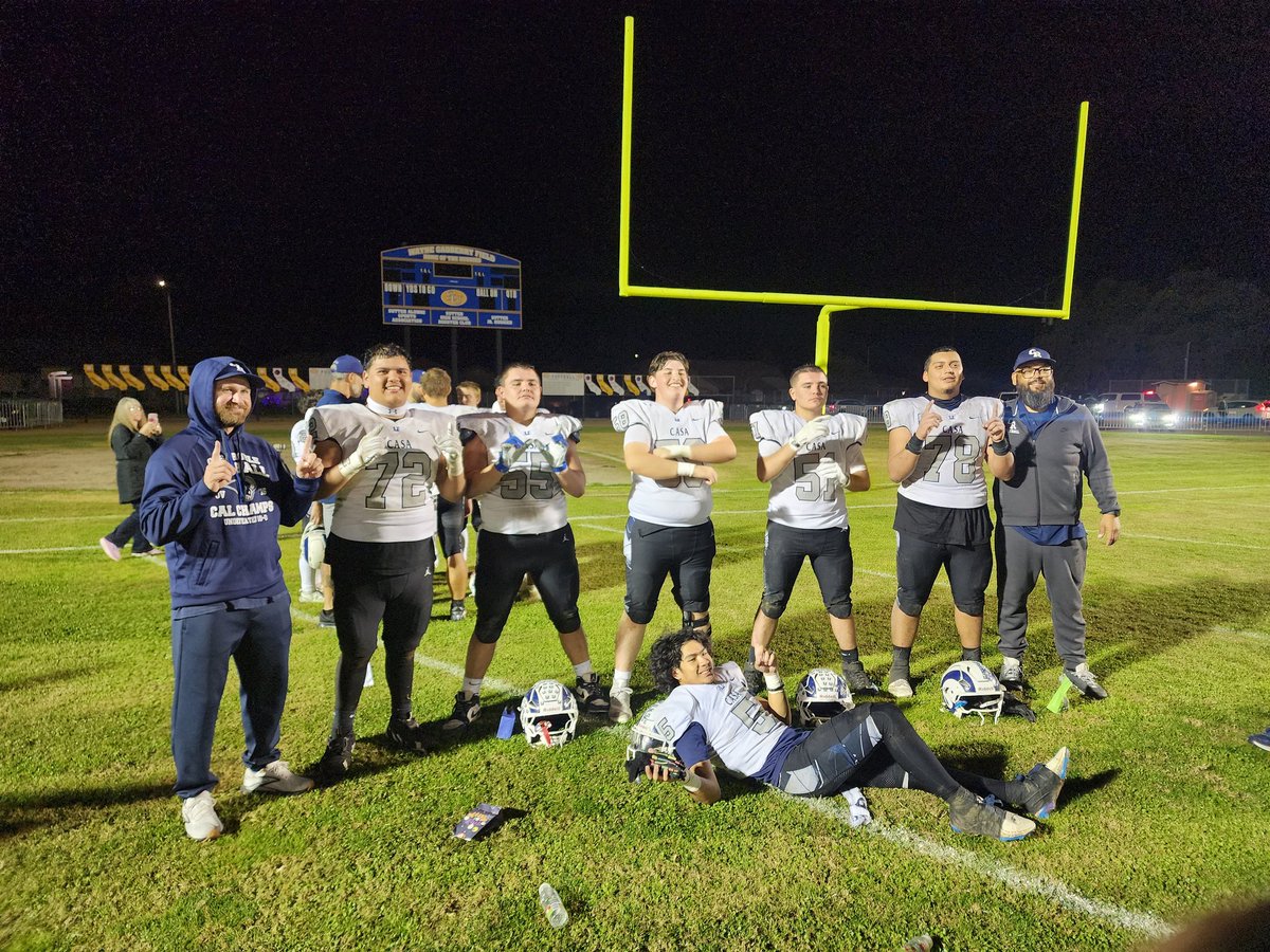 DominateDaLine's tweet photo. Last night was a battle on the road for the Golden Empire League title, and we were victorious. 3 sophomores on the interior offensive line along with our experienced seniors at the tackle position. 

The future is bright at Casa Roble! 
#DominatetheLine https://t.co/bMPnktjRXG