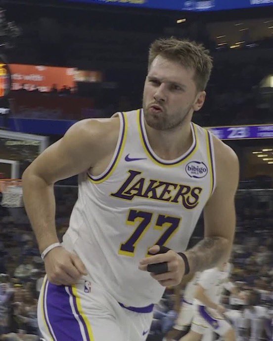 LakerrsLane's tweet image. The difference is crazy bro