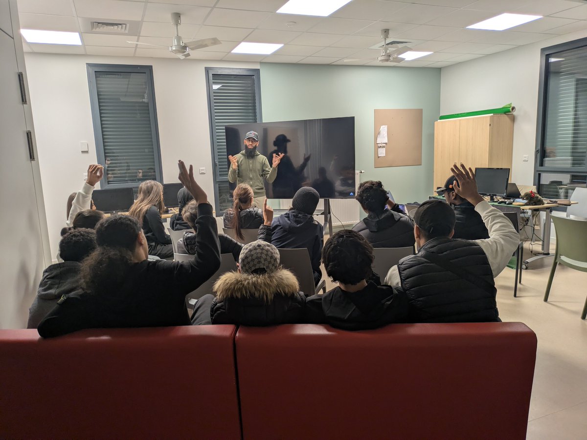 VSV26K's tweet photo. 📷 Voici les photos de notre veillée eSport du secteur jeunesse (15 ans et +) à la MPT Fontbarlettes !

Versus, respect et esprit d’équipe à travers un tournoi en duo sur #2XKO, projeté sur grand écran ! 

Merci aux équipes et bravo à tous.tes !

🎥 VOD : https://t.co/901zsffHj1 https://t.co/hu9lHai93I