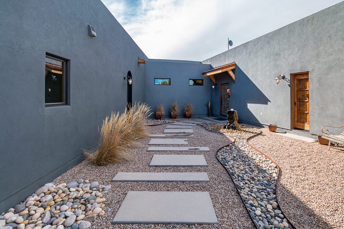 valleyoasisLS's tweet image. Our landscape designers can help you explore low-maintenance, grass-free landscaping ideas that reduce water usage while still beautifying your property. Check out these five gorgeous rock landscaping ideas from This Old House. #rockscape #arizona bit.ly/3040VrX