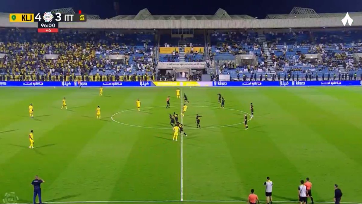 3bood1927's tweet image. بخصوص الهدف
١- الحكم أعلن دقيقة إضافية ولعبت الكرة ٩٦:٠٠
٢- تم احتساب ركلة حرة ٩٦:٤٨، قبل انتهاء
الدقيقة بـ١٢ ثانية؛ لذا -بديهيات-: تُلعَب الركلة
٣- الهدف من الركلة
٤- محللكم فاشل في أ-ب كورة!

بخصوص المخلل
بحثت ووجدته يحلل دائمًا، لكن لم يحلل
بعد لقاء الاتحاد والهلال، لماذا؟! 😂