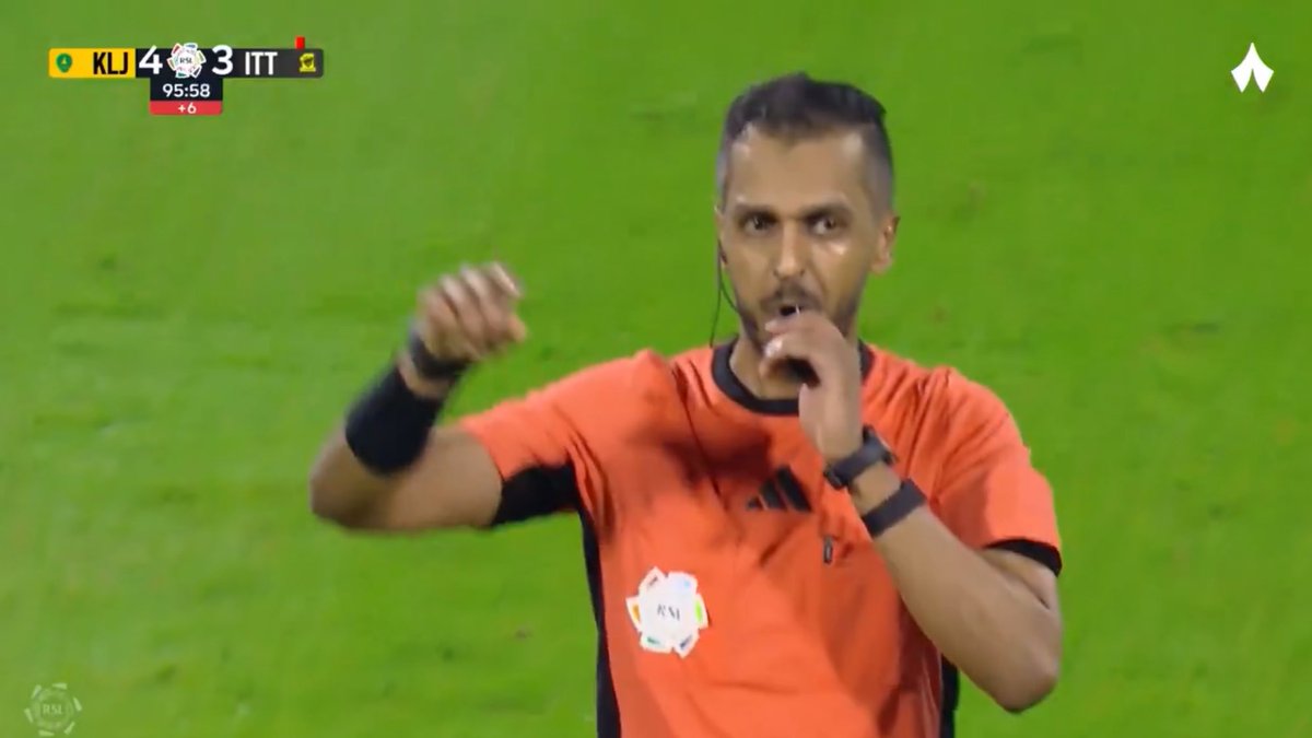 3bood1927's tweet image. بخصوص الهدف
١- الحكم أعلن دقيقة إضافية ولعبت الكرة ٩٦:٠٠
٢- تم احتساب ركلة حرة ٩٦:٤٨، قبل انتهاء
الدقيقة بـ١٢ ثانية؛ لذا -بديهيات-: تُلعَب الركلة
٣- الهدف من الركلة
٤- محللكم فاشل في أ-ب كورة!

بخصوص المخلل
بحثت ووجدته يحلل دائمًا، لكن لم يحلل
بعد لقاء الاتحاد والهلال، لماذا؟! 😂