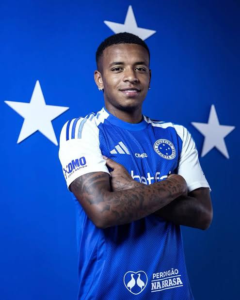 Disseram que Wanderson era titular porque sabia recompor. 

Na primeira partida como titular, Arroyo voltou o campo inteiro, deu carrinho, puxou contra ataque e ainda fez gol.

Será que vão perguntar isso na coletiva do <a href="/Cruzeiro/">Cruzeiro 🦊</a> hoje? 🤔