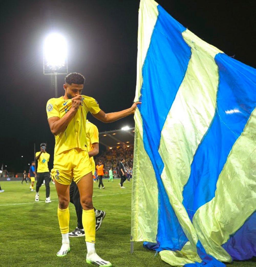 نجم فوق العادة للنجم المبدع #عبدالاله_العمري بمشيئة الله نفرح جميعا باللقب

#النصر_الفيحاء
