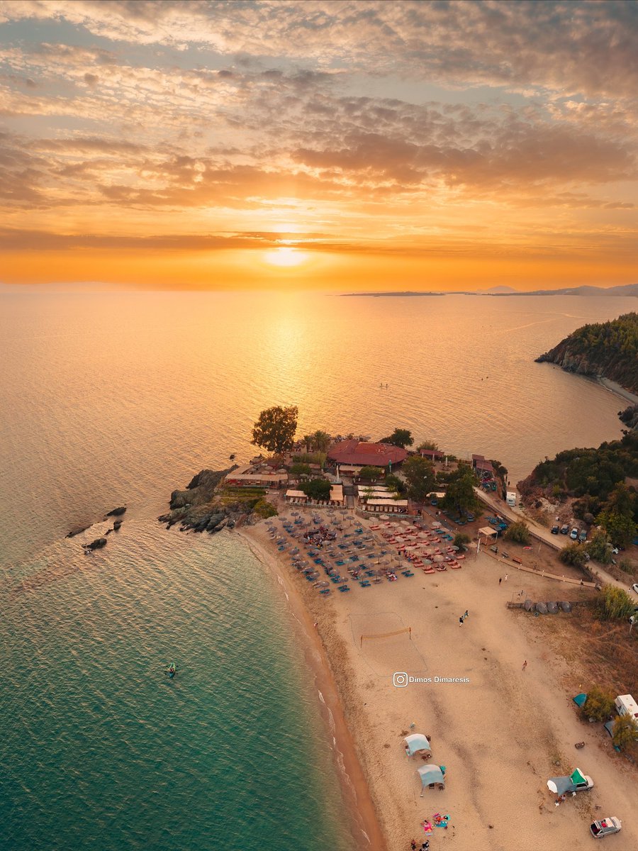 GreekPictures's tweet image. Some places make you dream of escape. Others, like #Tristinika Beach, make you wish to stay forever, suspended in that golden hour, where land, sea, and heart meet in perfect harmony. 🇬🇷 #Chalkidiki
📷 dimos_dimaresis