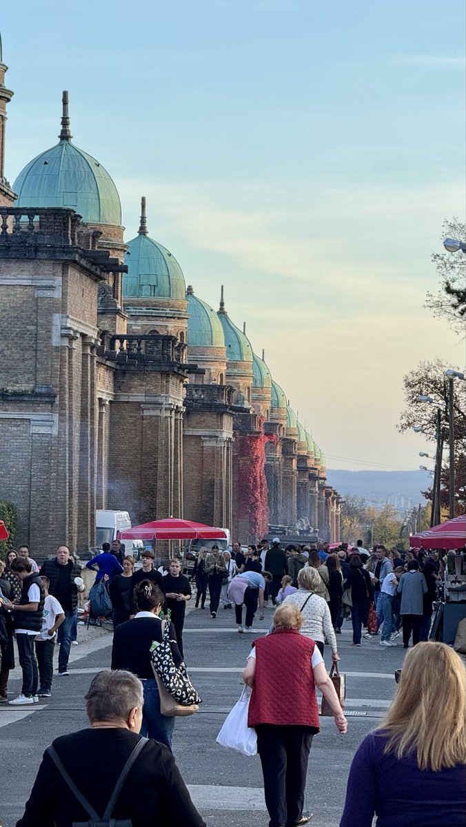 Putopis's tweet photo. 🇭🇷 Blagdan Svih svetih, Mirogoj, Zagreb 🕯️❤️
🇬🇧 All Saints’ Day, Mirogoj Cemetery, Zagreb, Croatia https://t.co/toi8zxKopJ