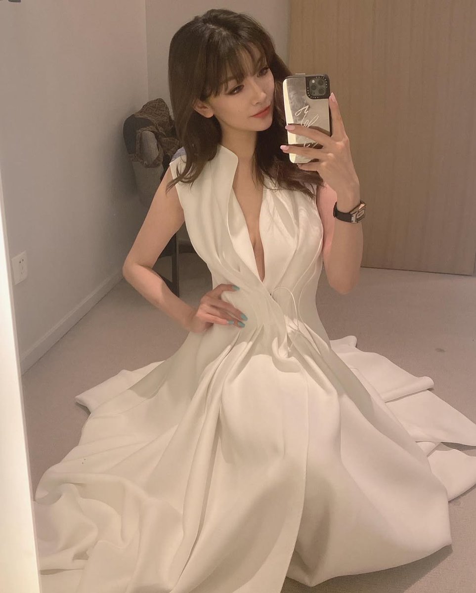 BackOnTrackDUI's tweet image. Do you think this dress suits me?