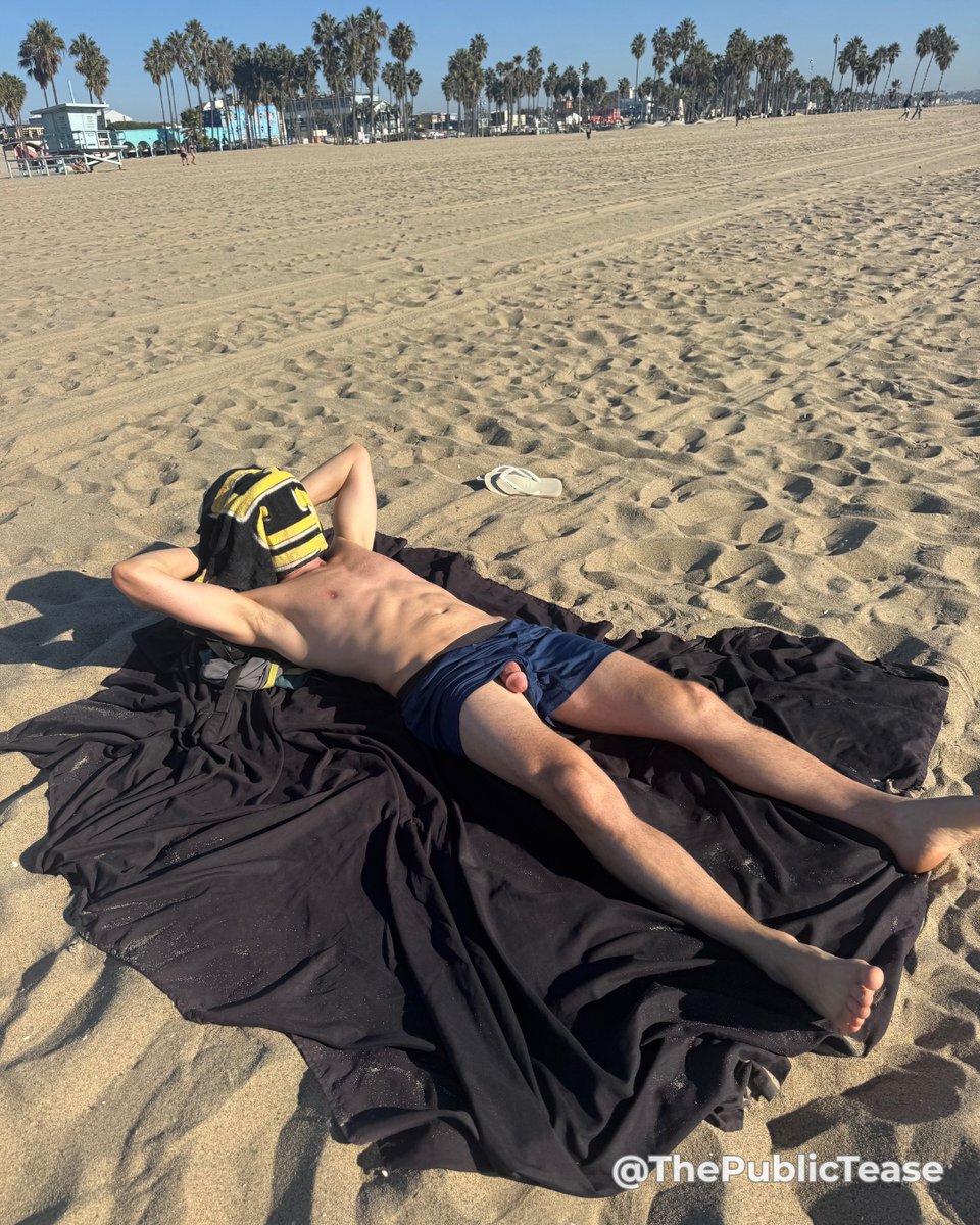 Another beach day 

#showoff #publicexhibitionist #exhibflasher #publiccruising #freeballing #hungbulge