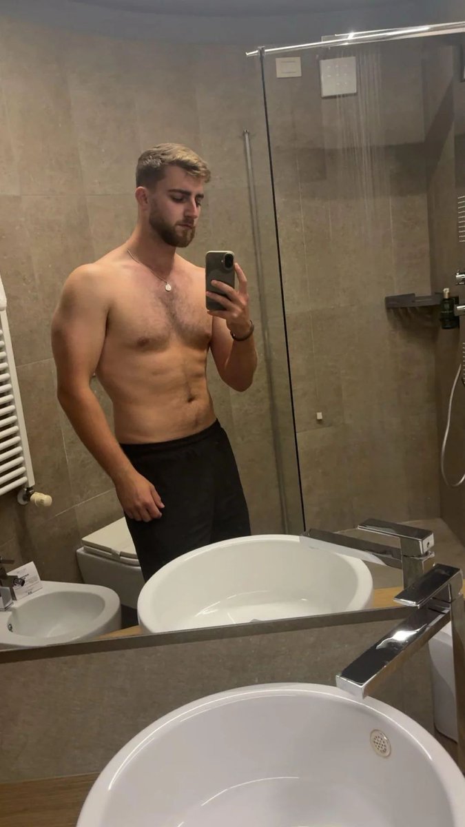 gayboybible's tweet photo. Time for our #GayOfTheDay! 🌈 https://t.co/lSwvBYU2HF